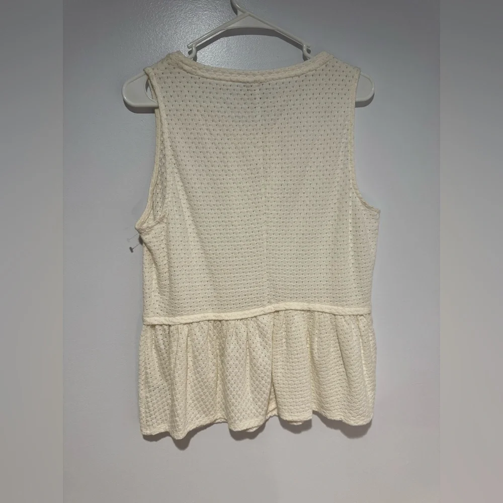 Elle Cream Textured Sleeveless Wanderlust Feminine top - Picture 4 of 8
